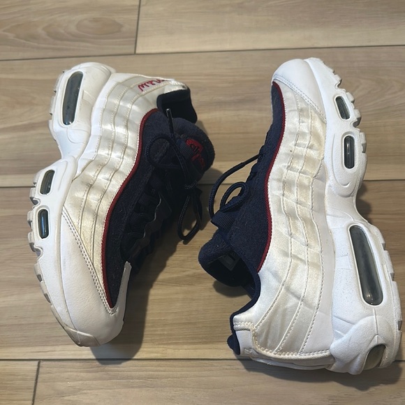 Women’s Nike Air Max 98 Navy Red White Sneakers - Size 9.5 - Picture 2 of 4